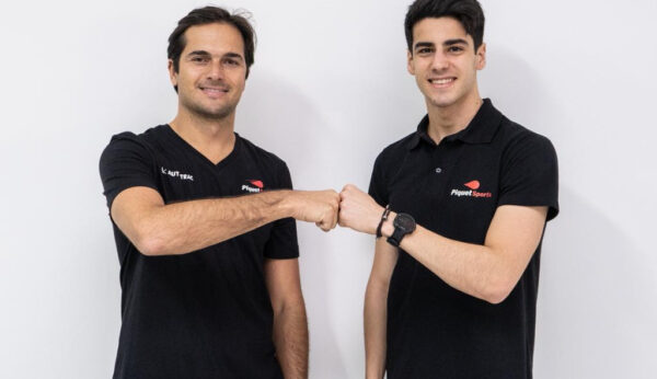 Nelson Piquet Jr. estreia patrocínio da Universal Soluções